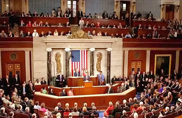 特朗普“炮轰”美最高法院:关税受挫后预测出生公民权案裁决