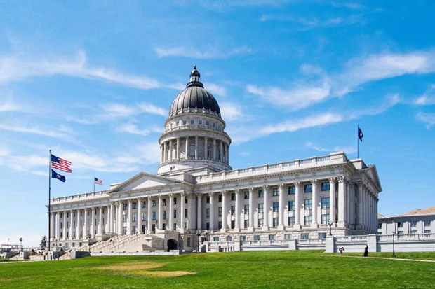 特朗普关税败诉 + 出生公民权博弈升级，赴美生子再添利好信号！
