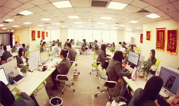 到美国生宝宝自由行好还是找月子中心好
